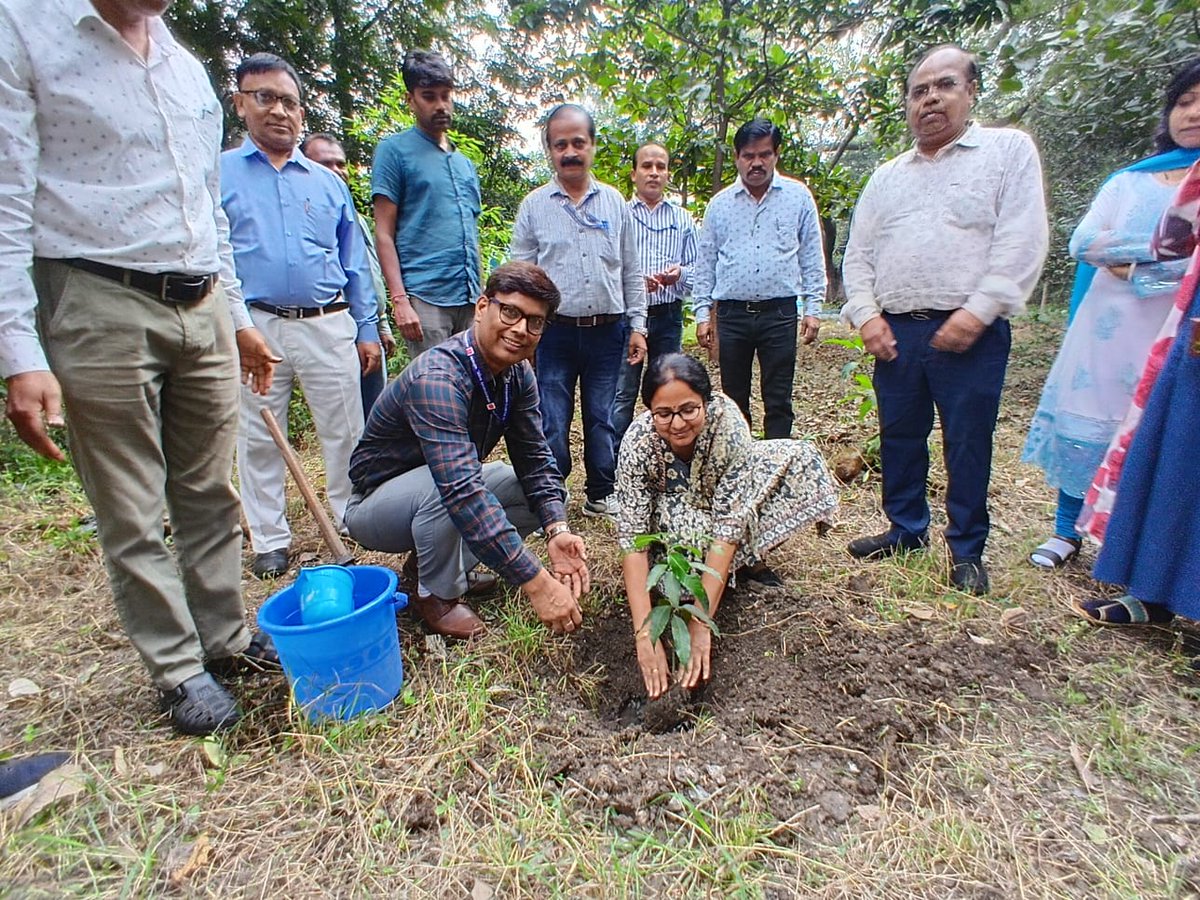 स्वच्छता के स्पेशल कैंपेन 5.0 के अंतर्गत सुश्री कीर्ति गुप्ता, अवर सचिव ( वित्त) ने 29.10.25 सोमवार को आकाशवाणी इंदौर का निरीक्षण किया। इस दौरानआकाशवाणी भोपाल के कलस्टर प्रमुख श्री यशवंत चिवंडे, आकाशवाणी इंदौर के अभियांत्रिकी प्रमुख श्री सुदर्शन अनसोलिया श्री राजेश सहित  अन्य