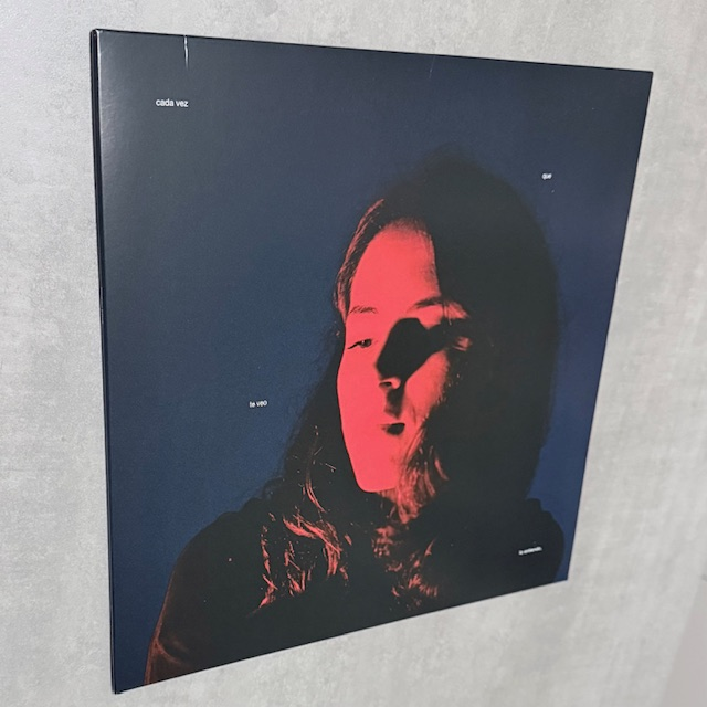 Tercer elepé de la bilbaína AMAIA MIRANDA, 11 canciones mínimas, íntimas, absortas y de generosa belleza, con Nacho Mur (La MODA) produciendo. Un viaje fugaz y verosímil, de los que encuentran en la memoria un acomodo duradero

Descúbrelo en #UnDiscoAlDía

undiscoaldia.com/amaia-miranda-…