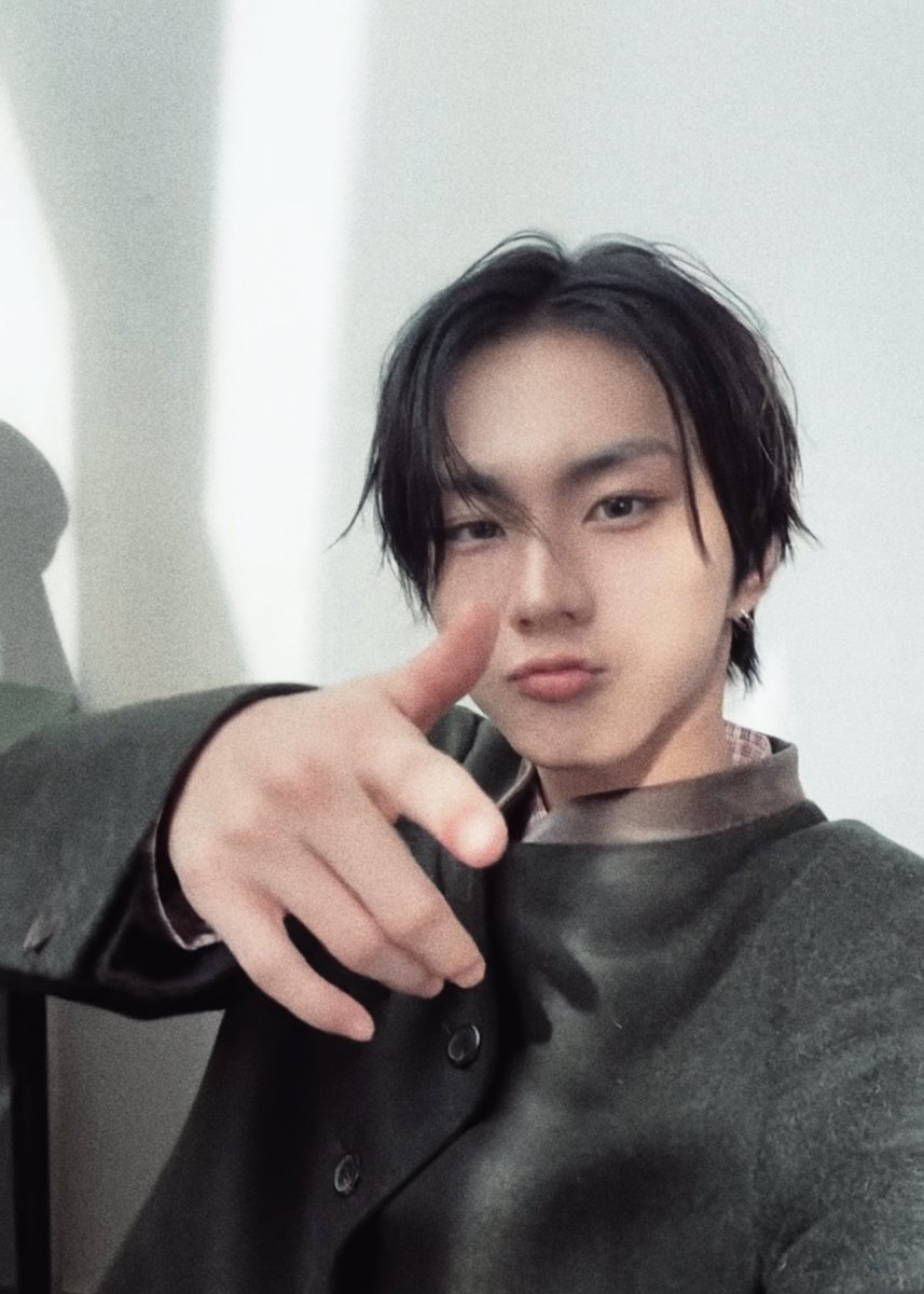 0209coded's tweet photo. #PradaSS26 #Prada #JUNGWON https://t.co/7Q9v6iJ8EO