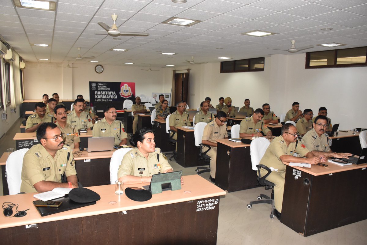 सीएसडब्ल्यूटी बीएसएफ इंदौर में 'राष्ट्रीय कर्मयोगी जन सेवा कार्यक्रम' के तहद लीड ट्रेनर्स द्वारा मास्टर ट्रेनर तैयार करने का प्रशिक्षण दिनांक 29 अक्टूबर 2025 से 31 अक्टूबर 2025 दिया जा रहा हैl