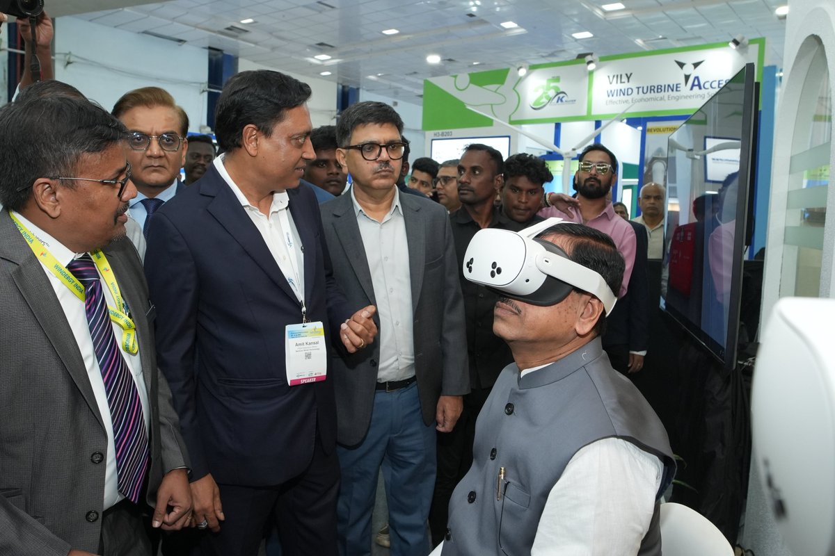 SenvionI's tweet photo. Unveiled at #WindergyIndia2025: Senvion India’s 🇮🇳 engineered 4.2M160 wind turbine!
Graced by Hon’ble Minister @JoshiPralhad, this marks a leap in our #MakeInIndia journey.
4.2 MW | 160m rotor | 85% localized
@mnreindia 
Read more: https://t.co/vZry70B4eb
#CleanEnergy #WindPower https://t.co/jjdFoKPcOr
