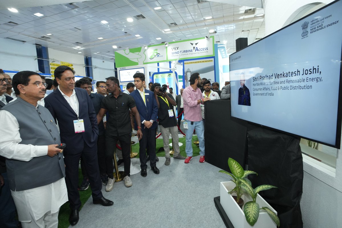 SenvionI's tweet photo. Unveiled at #WindergyIndia2025: Senvion India’s 🇮🇳 engineered 4.2M160 wind turbine!
Graced by Hon’ble Minister @JoshiPralhad, this marks a leap in our #MakeInIndia journey.
4.2 MW | 160m rotor | 85% localized
@mnreindia 
Read more: https://t.co/vZry70B4eb
#CleanEnergy #WindPower https://t.co/jjdFoKPcOr