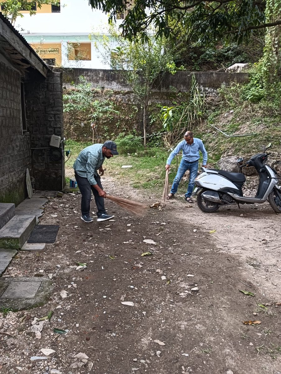 FoodMandi's tweet photo. Cleanliness drive under Swachhata hi Sewa -2025 - Special Campaign 5.0 at HG Bilaspur, Mandi. #SpecialCampaign5_0 https://t.co/RQP5HePkvH