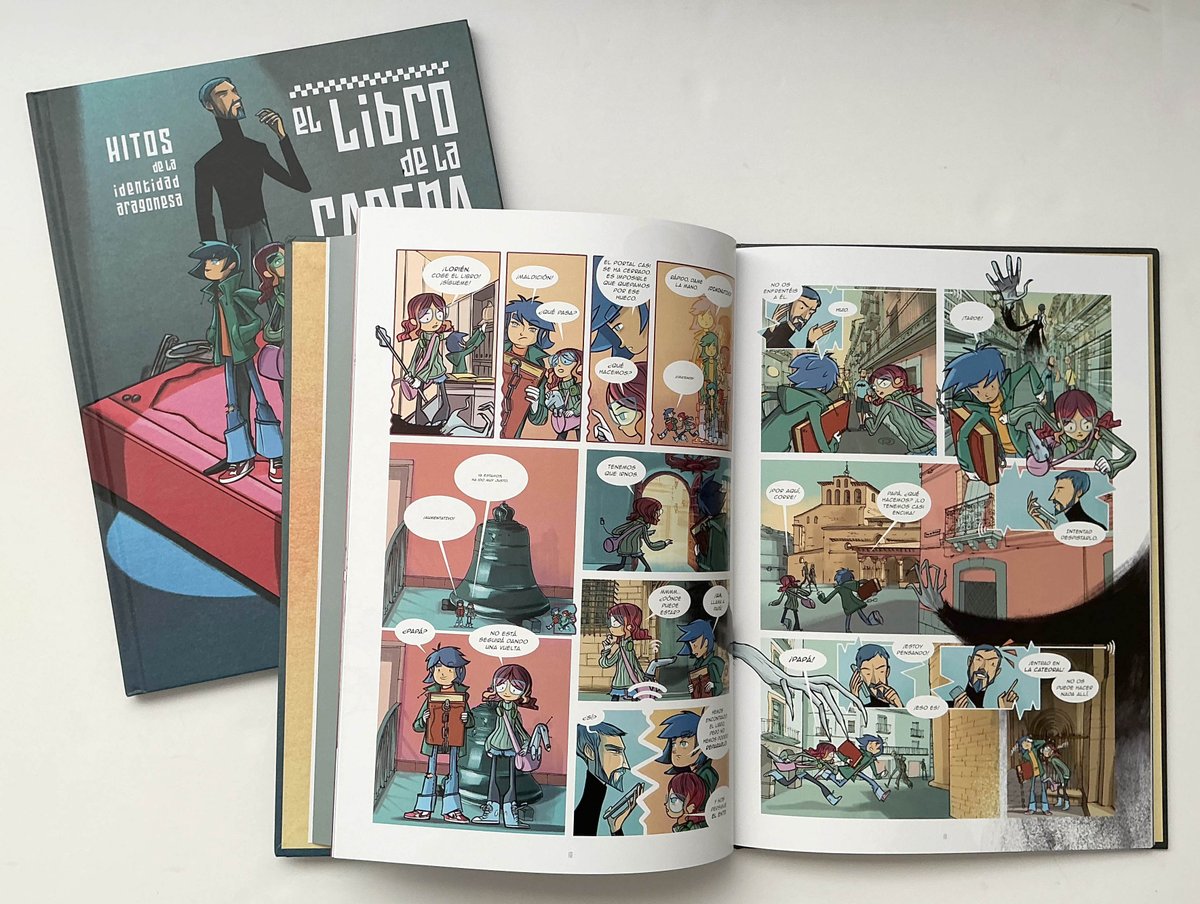 Para situar el contexto histórico de nuestro cómic "El libro de la Cadena", diseñamos un desplegable que funciona como una línea del tiempo. 
Hay tantas horas metidas en esas dos páginas..
Ya en librerías.