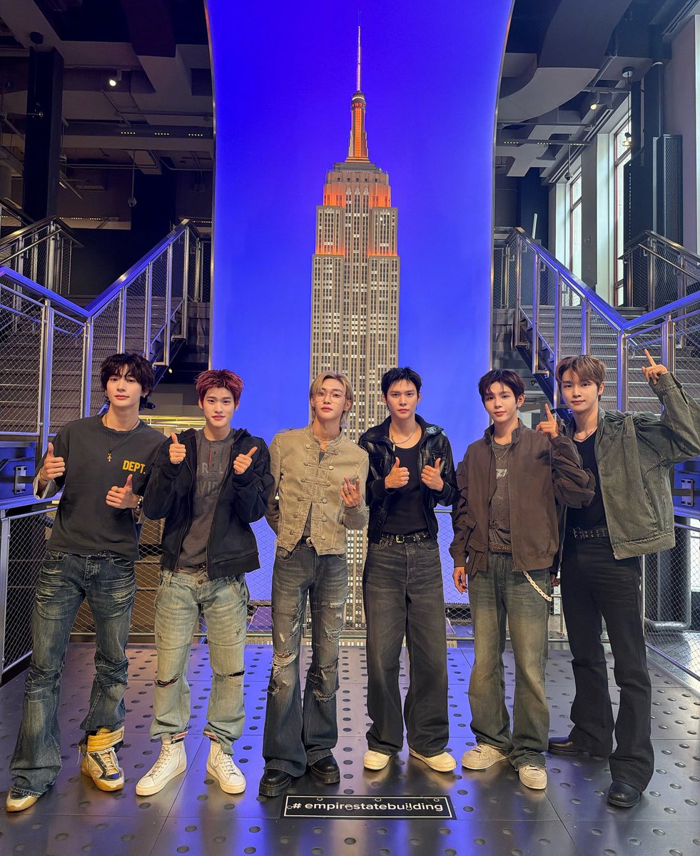 [📸] : 251030 | riize_official instagram post update 

‘up at the Empire State Building! @.empirestatebldg’

🔗: instagram.com/p/DQbIhfgEyxN/

#EUNSEOK #은석 #อึนซอก #RIIZE #라이즈