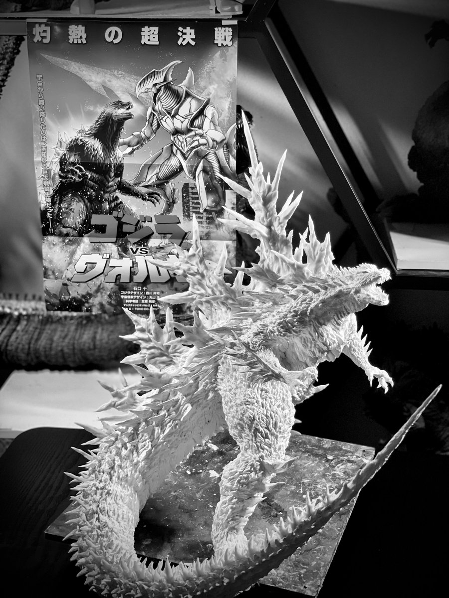 sculptureshadow's tweet photo. ゴジラvsヴォルガ https://t.co/C7qLRYiYim