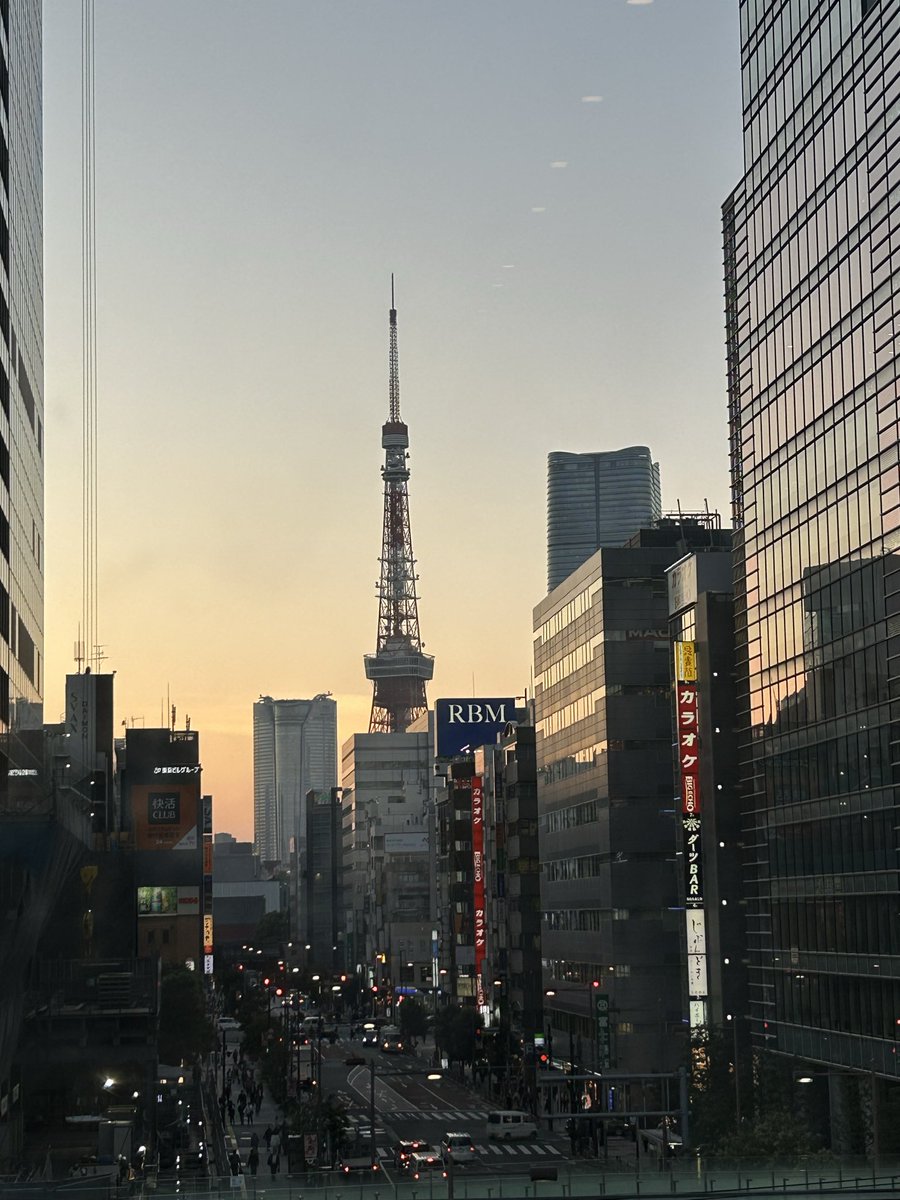 tamaaaata's tweet photo. 今月2回目。
前回とは逆サイドから。
キャストもほぼほぼ違ったので新鮮でした。
楽しかったー！
もうまた観たい。
 #BTTF #劇団四季 https://t.co/4iwNRRZ8hE
