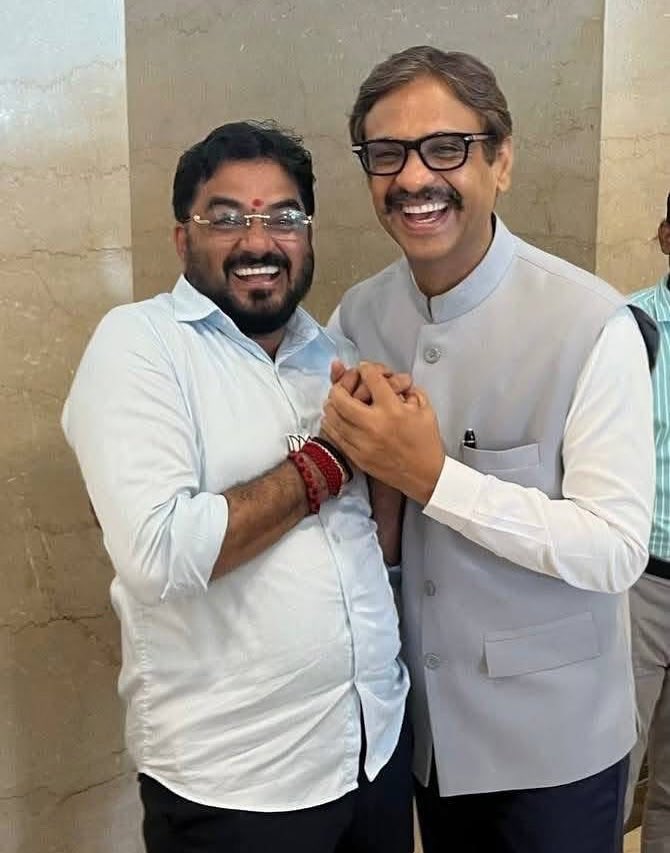 दौंड विधानसभा मतदारसंघाचे भाजपा आमदार श्री. राहुल कुल यांना वाढदिवसाच्या हार्दिक शुभेच्छा !

आई अंबाबाईच्या कृपेने आपल्याला उत्तम आरोग्य, दीर्घायुष्य आणि नव्या उर्जेने परिपूर्ण जीवन लाभो. जनसेवेचा आपला संकल्प आणि विकासाची आपली वाटचाल अशीच प्रेरणादायी आणि यशस्वी राहो, हीच