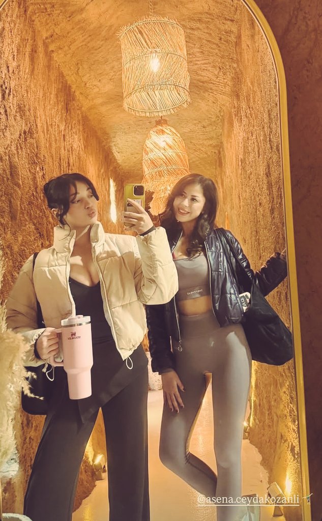 UnicahHija2's tweet photo. BFF goal #NihleKopan @nihlekopan https://t.co/21aOIgz4qW
