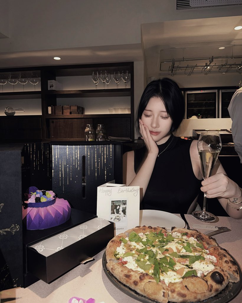 Caff1210's tweet photo. Birthday❤��🎂 https://t.co/Vfl7vhwr0d