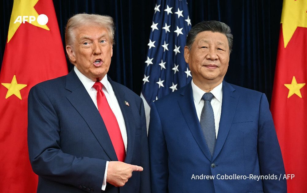 “Chimerica” ya da G-2 dönemi mi?

Trump’ın Xi ile görüşmeden önce kurduğu tek cümle Çin-ABD anlaşmasının tamamı kadar mühim.

Trump buluşmaya girmeden önce “Biraz sonra G2 toplanacak” dedi.

Nedir G2: Dünyanın en büyük iki ekonomisi ama daha fazlası

Eskiden uluslararası sistemin