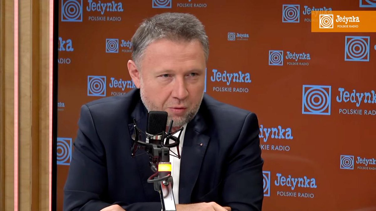 Minister <a href="/MKierwinski/">Marcin Kierwiński</a> w Sygnałach dnia w <a href="/RadiowaJedynka/">Jedynka – Program 1 Polskiego Radia</a>: 💬 Przez dwa lata rząd Pana premiera @DonaldTusk bardzo znacząco uszczelnił granice i ten proces nielegalnej imigracji został opanowany na granicy polsko-białoruskiej. Mamy otwarte przejścia z Białorusią, ale w woj.