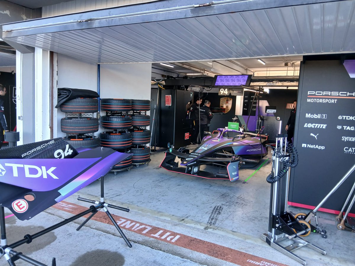 eFORMULAnews's tweet image. #FETesting All teams are getting ready for the fourth and final day of the #FormulaE regular drivers at the pre-season test drives in Valencia 🇪🇸!

Are you ready?

#ABBFormulaE #FormulaE