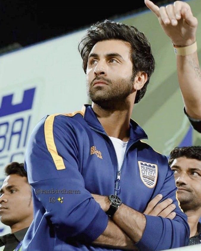 Ranbirhyper's tweet photo. He never needed PR or fake glorification. Just pure talent that’s RANBIR KAPOOR.

AND REMEMBER, IN THE NEXT 5 YEARS, YOU’LL ONLY BE CRYING WATCHING HIS DOMINANCE 🐐🔥 https://t.co/4TDnWP1Sqr