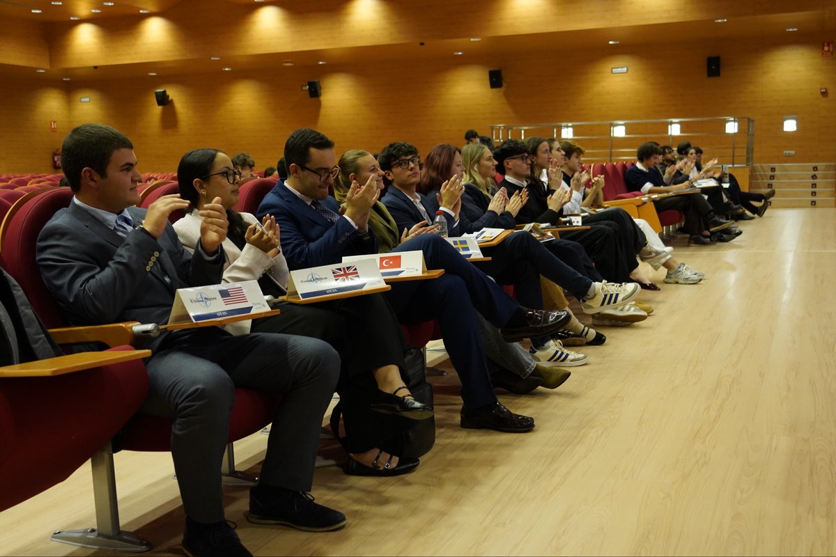 Ayer finalizó con éxito el III Modelo OTAN #playingNato celebrado en la facultad de Políticas de la #UCM con la participación de más de un centenar de alumnos y la coordinación de #ideasydebate