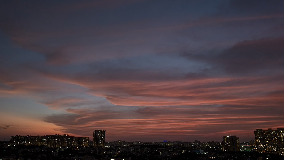 CehsandyDas's tweet photo. Just Bangalore things 
#bangalore #sunset https://t.co/Rvyg382BjT