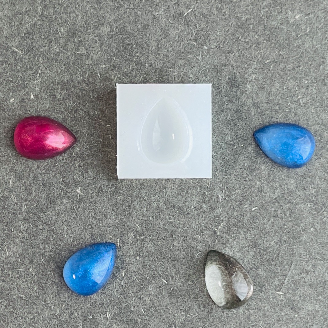 factorhythm's tweet image. 新作モールドのサンプルを製作いたしました

14mmの雫の片面パーツが制作できます
鏡面化済みですので透明なパーツが制作できます
よろしくお願いいたします🤲

以下にて販売予定となっております
minne
minne.com/@factorhythm

Creema
creema.jp/c/factorhythm/…

メルカリShops…