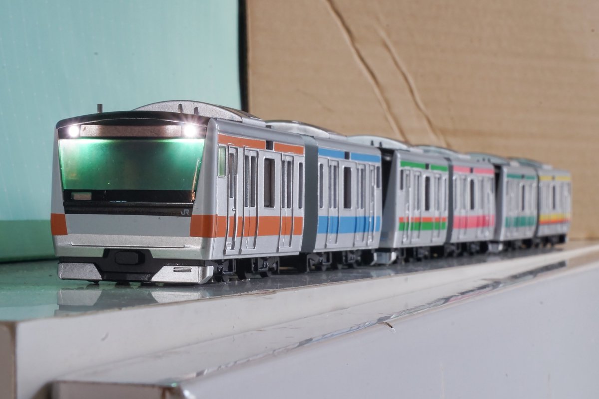 MITAPHOTO_6300's tweet photo. コンプ達成記念にライトキーホルダー自宅撮影会を実施()
編成組むと103系のおもしろ電車を彷彿とさせますね。 https://t.co/eyoAeps1fH