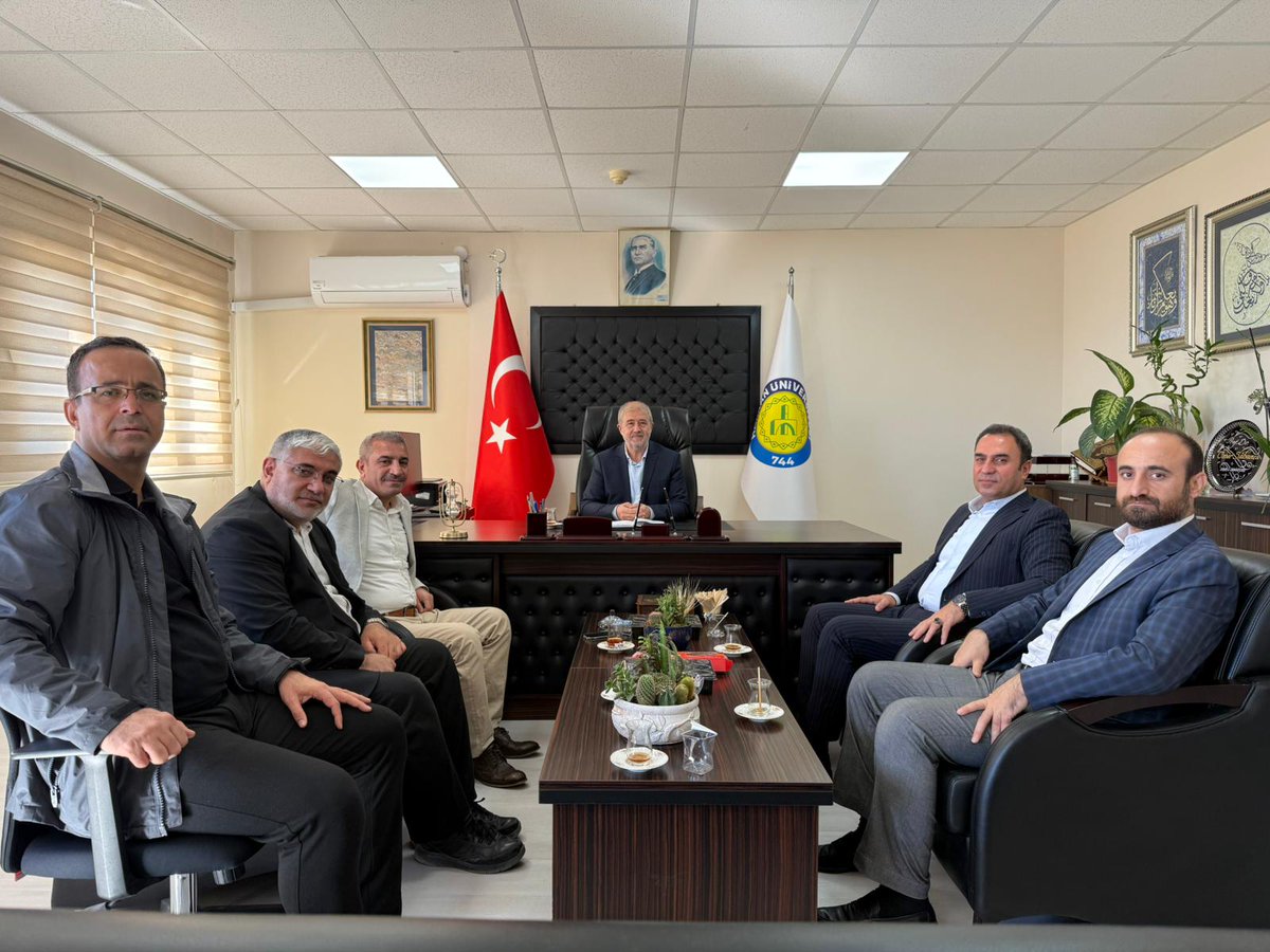 Harran Üniversitesi İlahiyat Fakültesi Dekanı Prof. Dr. Ömer Sabuncu beyefendiyi ziyaret etme fırsatı bulduk.

Nazik misafirperverliği, samimi ilgisi ve verimli sohbetleri için kendilerine en içten teşekkürlerimi sunuyorum. Eğitim, bilim ve üniversite–sanayi iş birliği