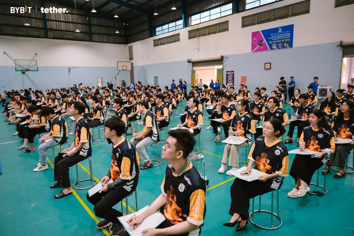BybitVNOfficial's tweet image. 🎬“Web3 Bell Challenge” 2025 – Inspiring Vietnam’s Next Web3 Innovators 🇻🇳

🔔Co-hosted by Bybit and @Tether_to, Web3 Bell Challenge (Rung Chuông Web3) brought together 400+ students, educators, and leaders in Da Nang — turning learning into an interactive, inspiring journey…