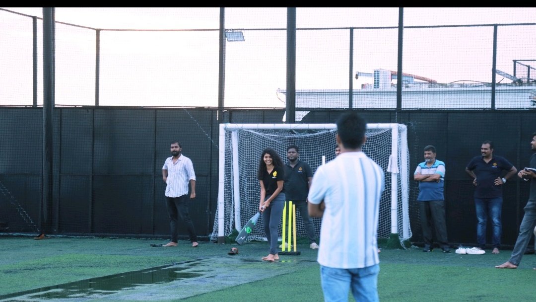 Mowciya08's tweet photo. Since my childhood, I’ve loved to play all the games because physical activity is more important for our body. It’s a kind of workout that I enjoy doing with my team at INOCYX.💛
Winning or losing doesn’t matter ,what matters is playing the game🔥
#gamewithteam #sportmanship https://t.co/niCzHw7pJ4