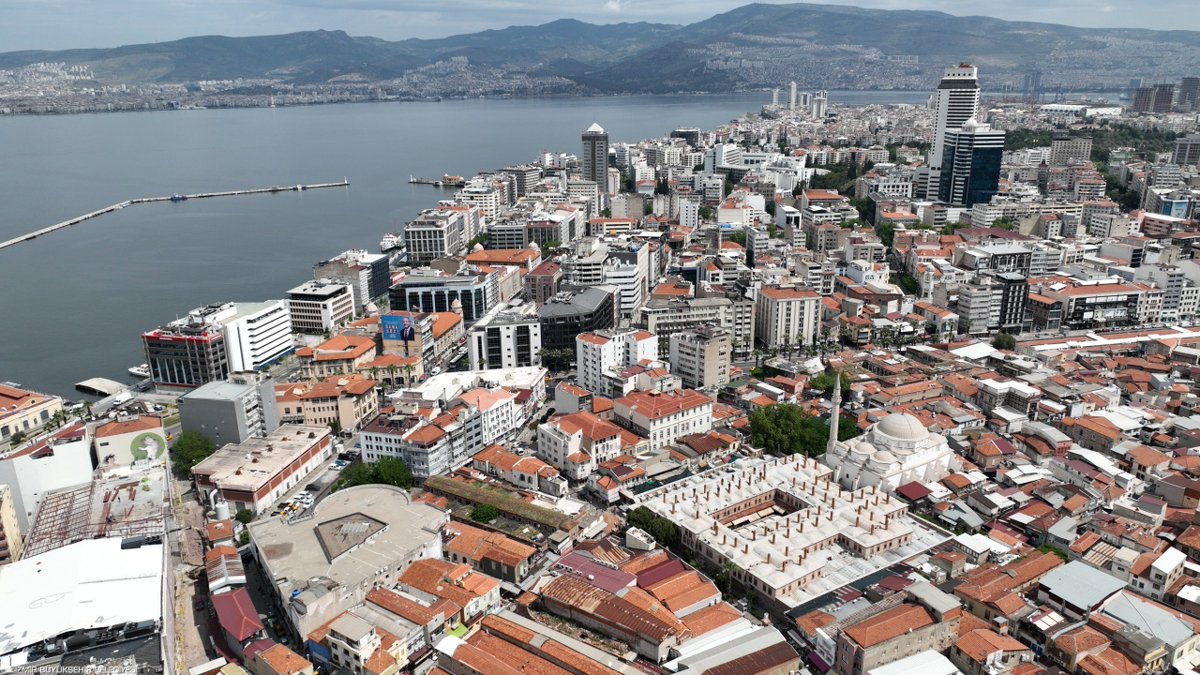 izmirgibiyiz's tweet photo. İzmir Büyükşehir Belediyesi’nin “İzmir Yenileniyor” projesinde başvurular başladı. İlk etap Bayraklı ve Bornova’da uygulanacak.

Başvurular https://t.co/f2307gcN7t adresinden yapılabilecek. https://t.co/R8dA088zSv