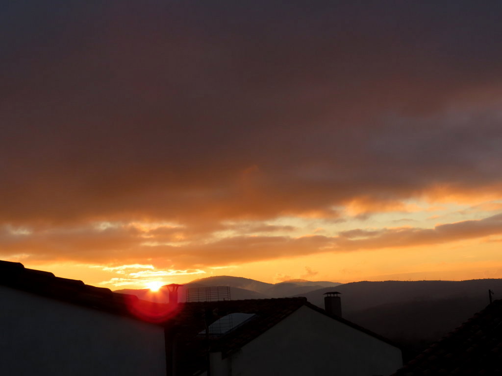 Observatori #Morella T. Mínima 9,6 ⁰C,  1011,5 hPa ,total precipitación ayer 9,0 mm. Cielo poco nuboso.  Buen jueves. 
 <a href="/AEMET_CValencia/">AEMET Comunitat Valenciana</a> <a href="/AlexMuozGarc/">Álex Muñoz 💯 🧡</a>
 <a href="/AlendaMavi/">Mavi Alenda Morán</a>  <a href="/fran40tf/">☀⛅️️fran40 ☔️</a>
    <a href="/rasalvi49/">Ramon Salvi</a>   <a href="/Fran_Lorenzo95/">Fran Lorenzo</a>  <a href="/minervagra/">Minerva GG</a> <a href="/sibilafc/">Silvia Ferrer</a> <a href="/fran40tf/">☀⛅️️fran40 ☔️</a> <a href="/apuntoratge/">À Punt Oratge</a> <a href="/anamaria190977/">Ana María Herrero</a>