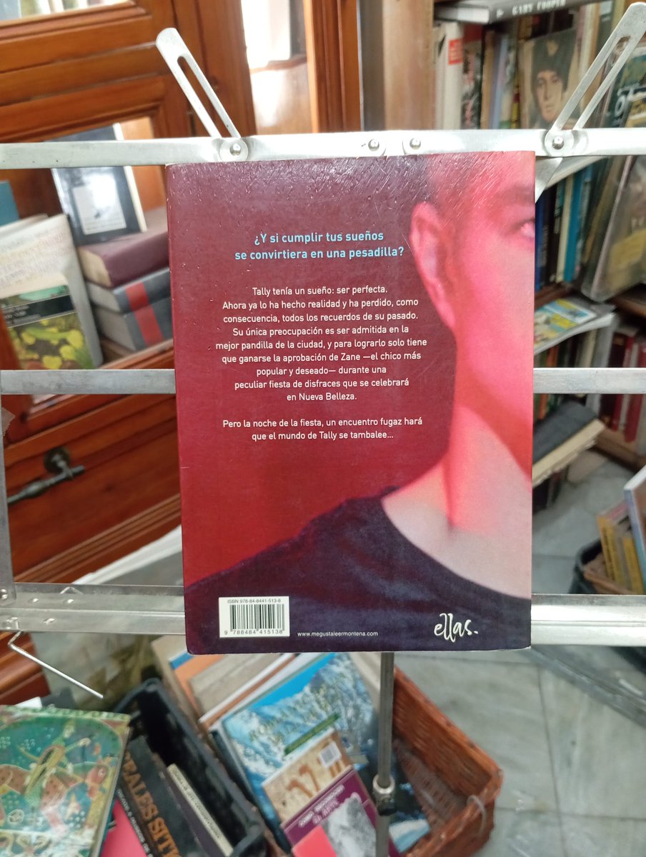 Perfección. (L’autor és un escriptor nord-americà de ciència ficció i fantasia per a joves. Aquesta novel.la és la segona de la trilogia «Uglies»)  #llibredeldia #librodeldia #livredujour #bookoftheday  #societat #llibres #libros #books #llibresegonamà