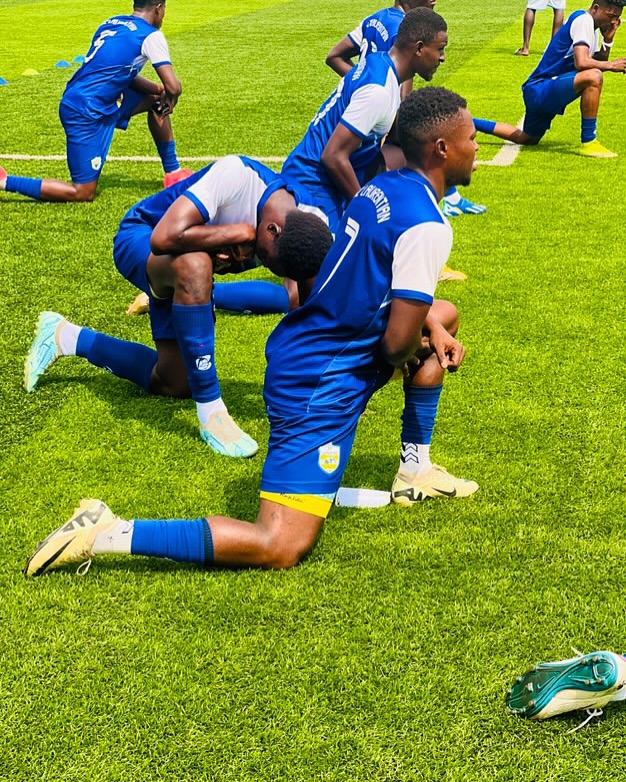 SCLaurentian's tweet image. Behind every jersey is a story, a dream, and the hard work it takes to step on that pitch. 💙⚽
-
-
-
#sclaurentian #football  #footballplayer