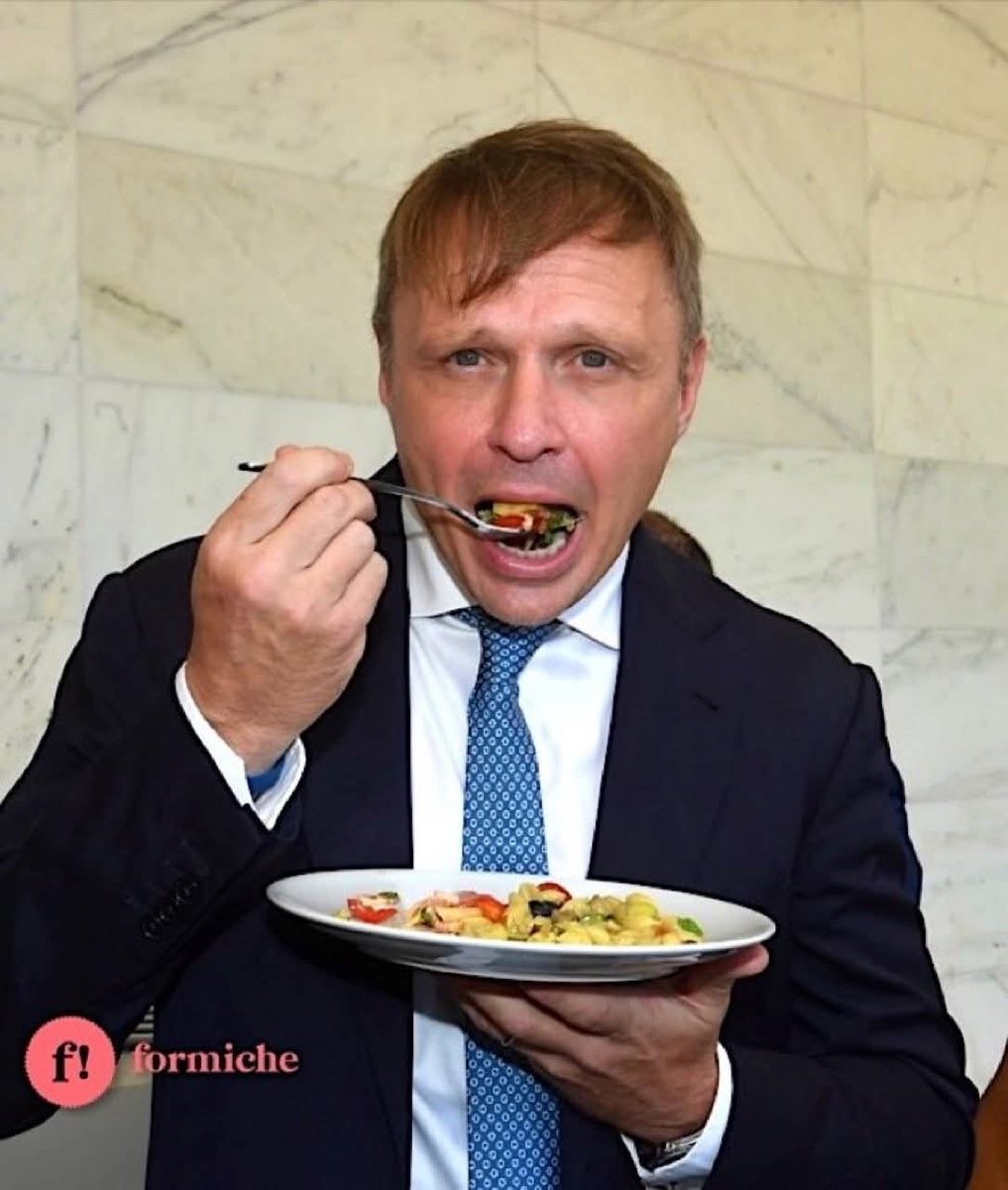 120 mila euro per una sagra del fungo proveniente dalla Romania.
#Lollobrigida fa i suoi porcini comodi.