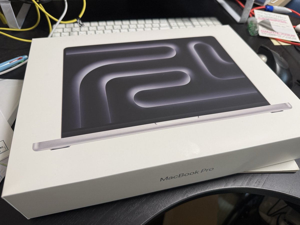 baden_yonao's tweet image. わーい、届いた(業務用PC)
#MacBook Pro
#M5チップ
#メモリは24GB