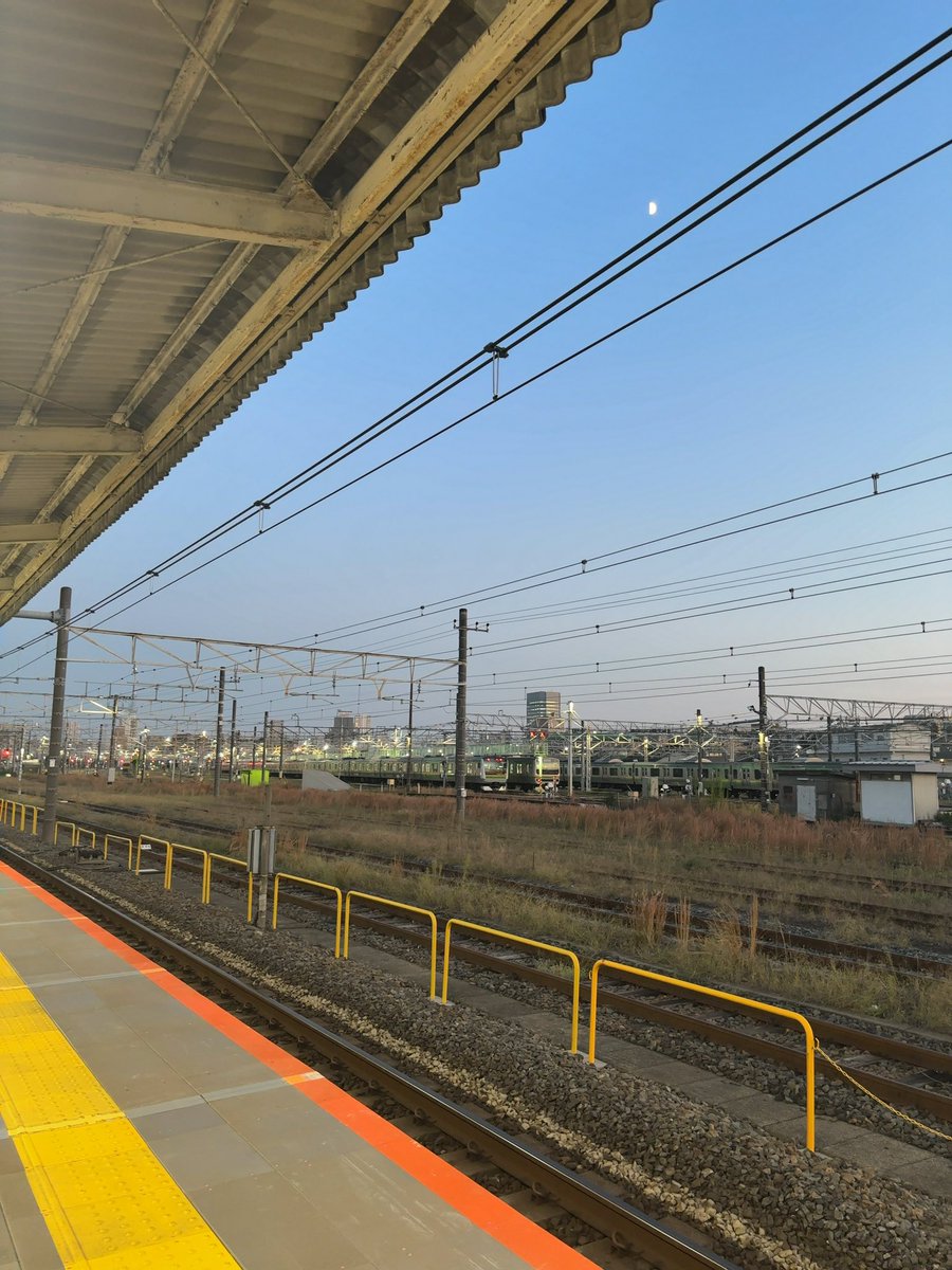 降り忘れたら知らない駅
帰りたい