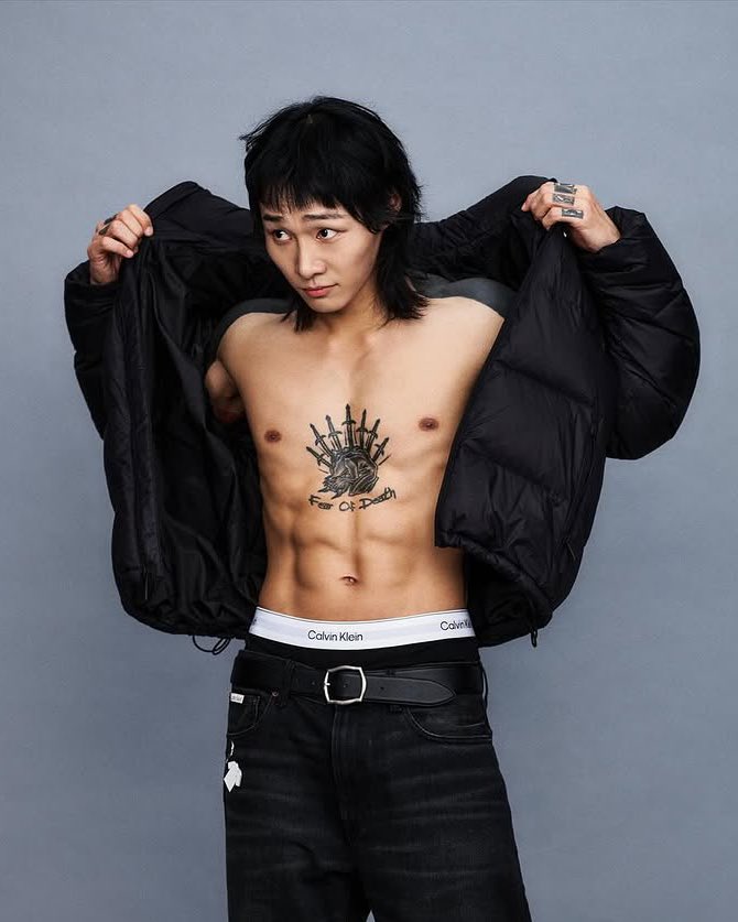 mookomss's tweet image. 캘빈클라인의 복근 정말 잘 봤습니다.. 
꼭 구매하고싶어요 진짜🙏🏿🙏🏿