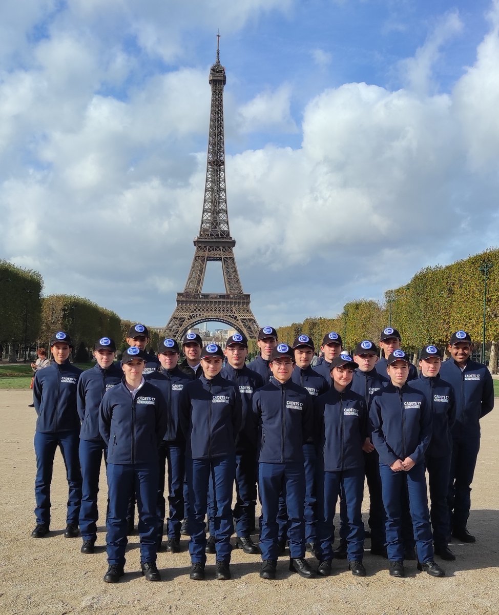 18 cadets de la Charente-Maritime ont participé au Devoir de mémoire à l'occasion d'une cérémonie de ravivage de la flamme sous l'Arc de triomphe, en présence du Directeur général de la gendarmerie nationale.
Moment fort, chargé en d'émotions.
📷SIRPA Gendarmerie-Mdc B. Lapointe