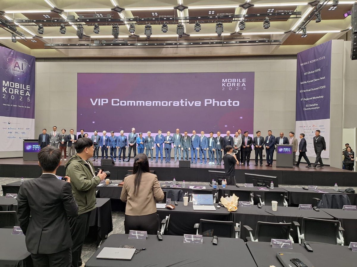 5G ve ötesi teknolojilerinde ülke deneyimlerinin paylaşılacağı ve yakın gelecekte daha çok gündemimize girecek 6G’ye ilişkin stratejilerin görüşüleceği Mobil Kore 2025 etkinliğine katılmak, görüş alışverişi yapmak ve çeşitli temaslarda bulunmak üzere Seul’deyiz.

We are in Seoul