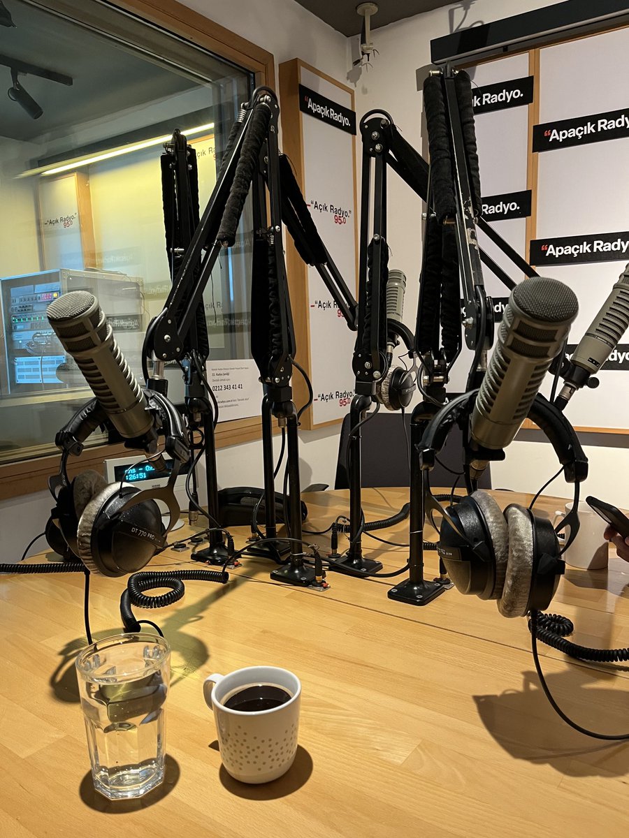 Şimdi ⁦<a href="/acikradyo/">Apaçık Radyo</a>⁩ 
Cenk Dereli ile her ayın son programında olduğu gibi gündemde ne var ne yok değerlendiriyoruz