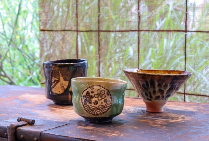 <新品未使用>  陶器 3連フォトフレーム 日本未発売品 アンティーク オールドツリーフレーム 額縁 Amazon.co.jp: [XYJP