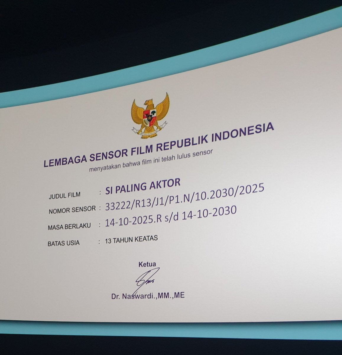 _gudangfilm's tweet photo. Tepuk tangan meriah memang layak didapatkan #SiPalingAktor 👏👏
Bagaimana tidak, perpaduan action, drama, komedi, dibalut dengan cara yang ciamik.
Nonton film ini gak perlu mikir. Semua dialog, tektokan jokes, bikin rahang sakit saking tiada hentinya dibuat ngakak (1) https://t.co/hEIqFGFMW8