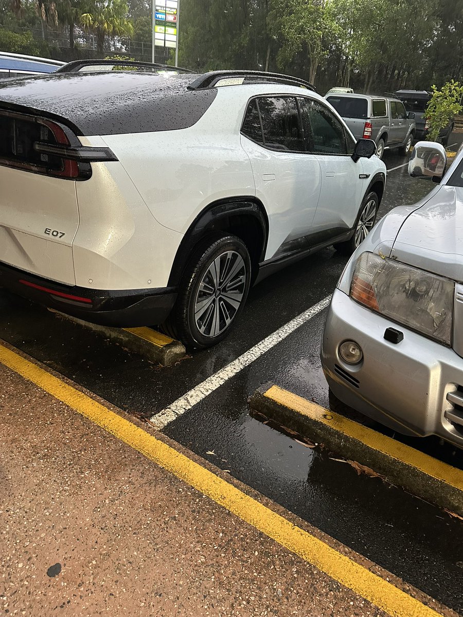 EJ4573's tweet photo. @LudicrousFeed Deepal E07 spotted at Noosa. Spoke to owner   Apparently only 3 in QLD so far. Owner said they really loved it and have used it as Ute already https://t.co/4UsBZXcMAh
