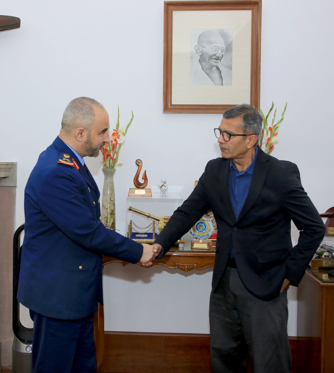 Defence Secretary Shri Rajesh Kumar Singh met Major General Staff Pilot Rashed Mohammed Abdullah Al Shamsi, Commander UAE Air Force &amp; Air Defence today in New Delhi. They discussed strengthening of Air Force cooperation through participation in Exercises, Air Shows, Defence