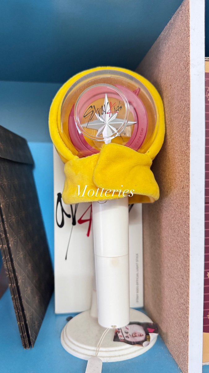 Motteries's tweet photo. Hi nak tanya. Ada yang berminat tak nak beli nachimbong ni? (Boleh beli set sekali dengan hoodie lightstick tu or asing) Saya bagi sekali free gift holder tu.

Help rt!

#pasarskz #pasarskzmy https://t.co/bafUGVrHgB