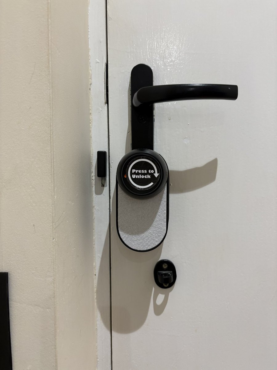 AggressLee's tweet image. @SwitchBot Just upgrade my door lock from Lock Pro to Lock Ultra. Lock Ultra provide faster lock/unlock speed with less noise. Also it provide more user friendly feature such as night mode with low speed, which it can prevent noise at midnight.