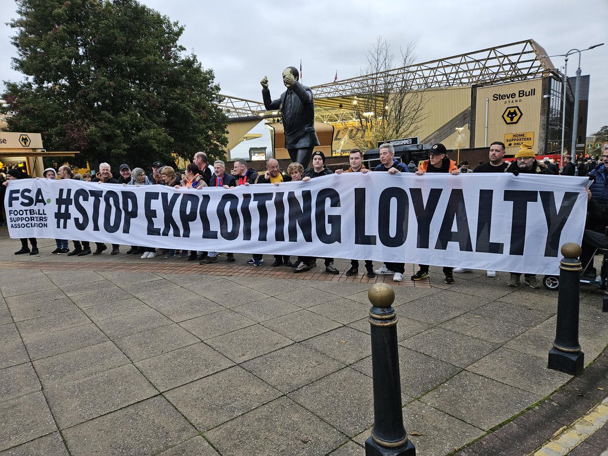 Wolves1877T's tweet image. This is 12 months ago, the last meaningful protest at Molineux, organised by the Trust before the Crystal Palace game - we need Wolves supporters to join the Trust: wolves1877trust.co.uk/membership