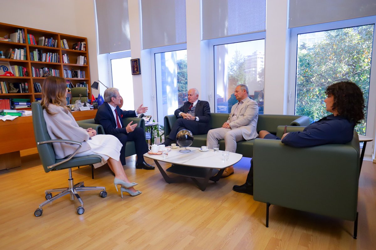 Takim me kryetarin e komitetit të Stabilizimit në Parlamentin Europian Marco Tarquinio, anëtarin e këtij komiteti dhe referentin e Paralamentit Europian për Shqiperinë Andreas Schieder. 

Në këtë takim pas falenderova miqtë për mbështetjen që i japin procesit të integrimit të