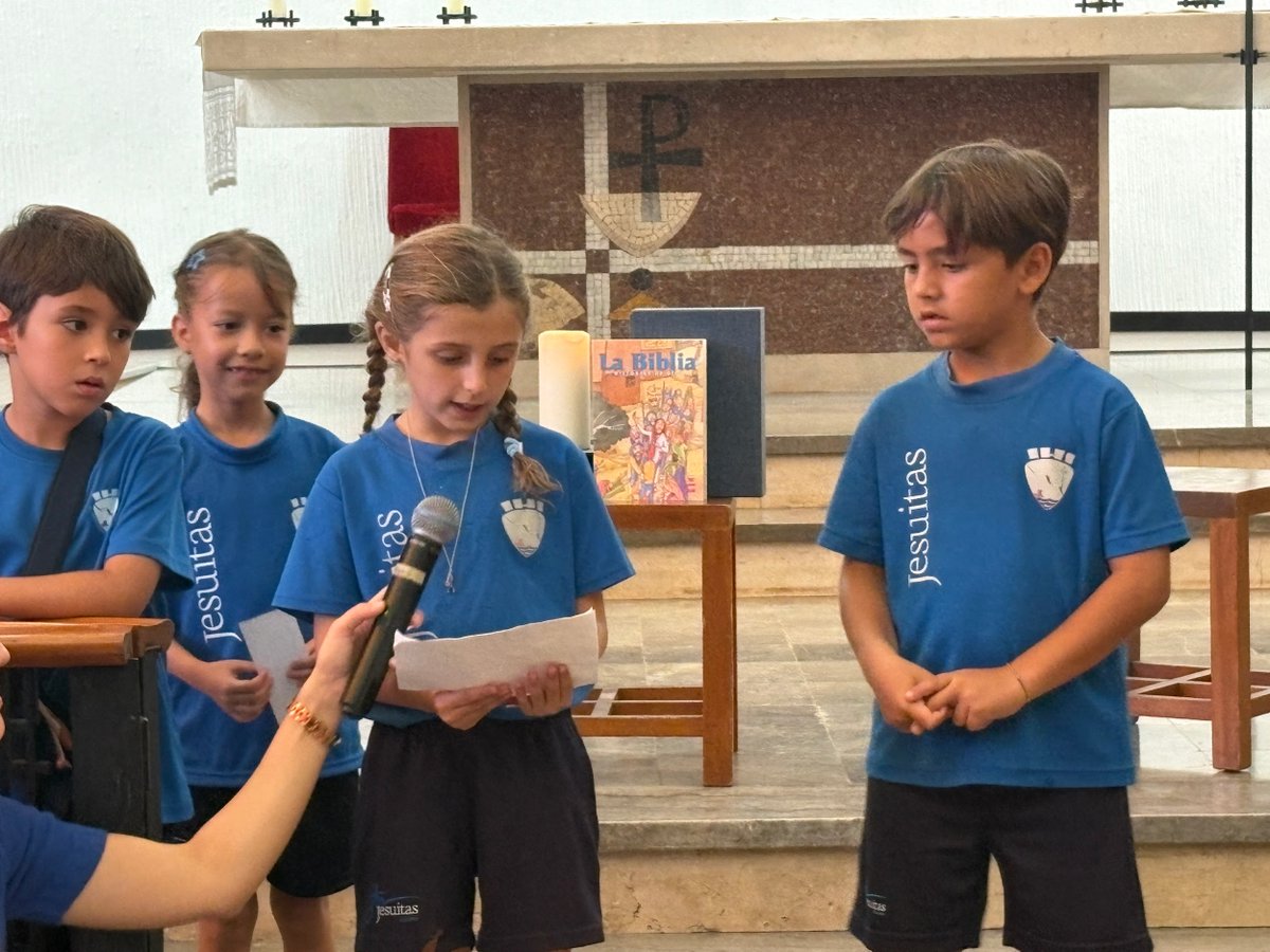 JesuitaAlicante's tweet image. 🙏 Los alumnos de 1º y 2º de #Primaria celebraron en la capilla el inicio de curso con peticiones, palabras de agradecimiento y mucha alegría por este nuevo comienzo💛

El acto terminó cantando el lema de este año: “Libres para servir”. 🎶

#LibresParaServir #educaciónjesuitas