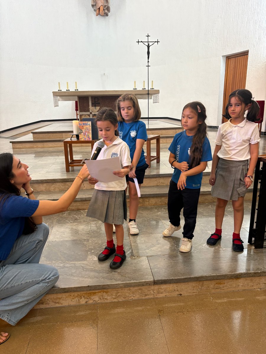JesuitaAlicante's tweet image. 🙏 Los alumnos de 1º y 2º de #Primaria celebraron en la capilla el inicio de curso con peticiones, palabras de agradecimiento y mucha alegría por este nuevo comienzo💛

El acto terminó cantando el lema de este año: “Libres para servir”. 🎶

#LibresParaServir #educaciónjesuitas