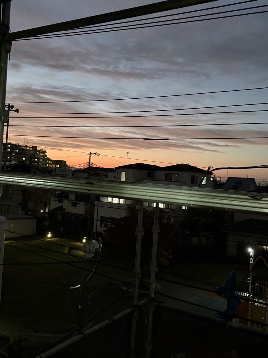 LEOSLAND's tweet image. 昨日の夕方、埼玉の現場にて🌆
ご近所の方にお茶をいただいたり、声をかけていただいたり☺️
あたたかい雰囲気の中で、作業も順調に進んでます💪
#企業公式相互フォロー