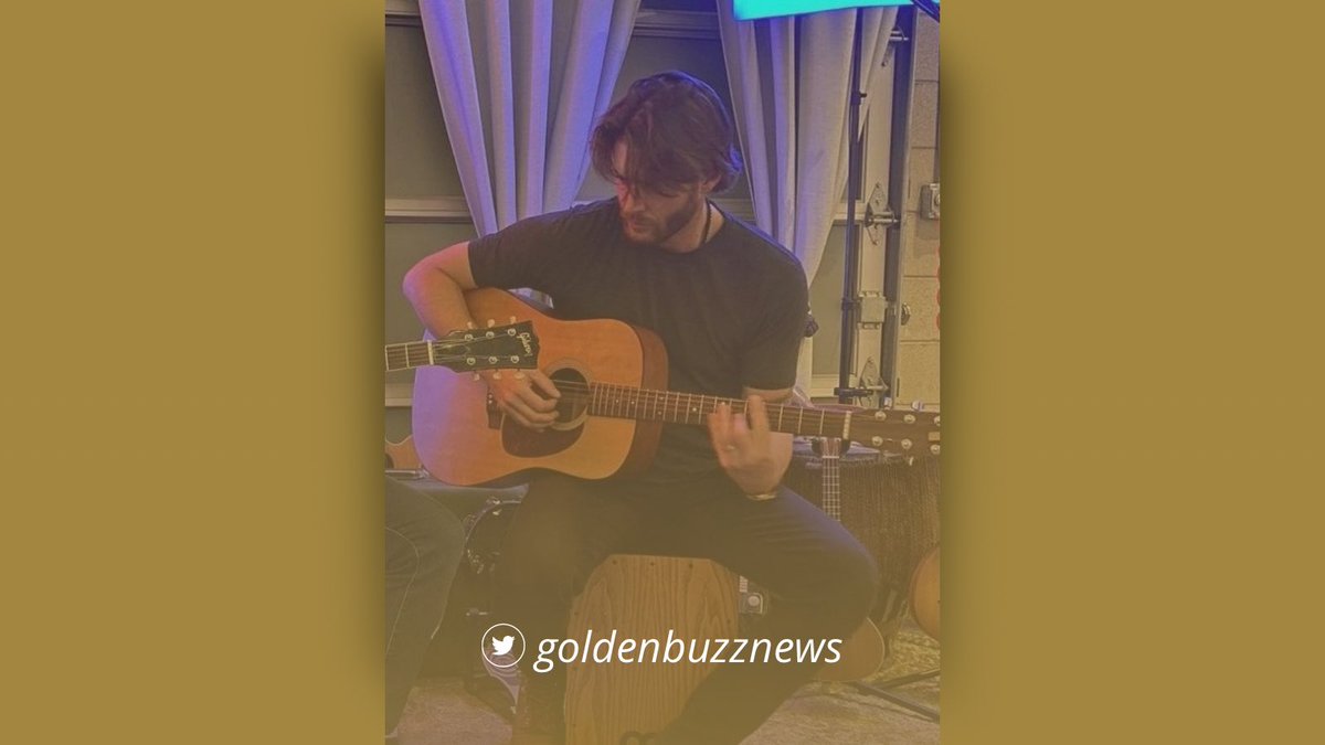 🚨🎶 | OFFICIEL 

Après avoir teasé un retour aux studios d'enregistrement il y a 6 jours, Joshua Rosinski (<a href="/joshuarsnsk/">joshua</a>) vient de poster une nouvelle photo de lui en studio ! 

"Ça gratte à la guitare..."