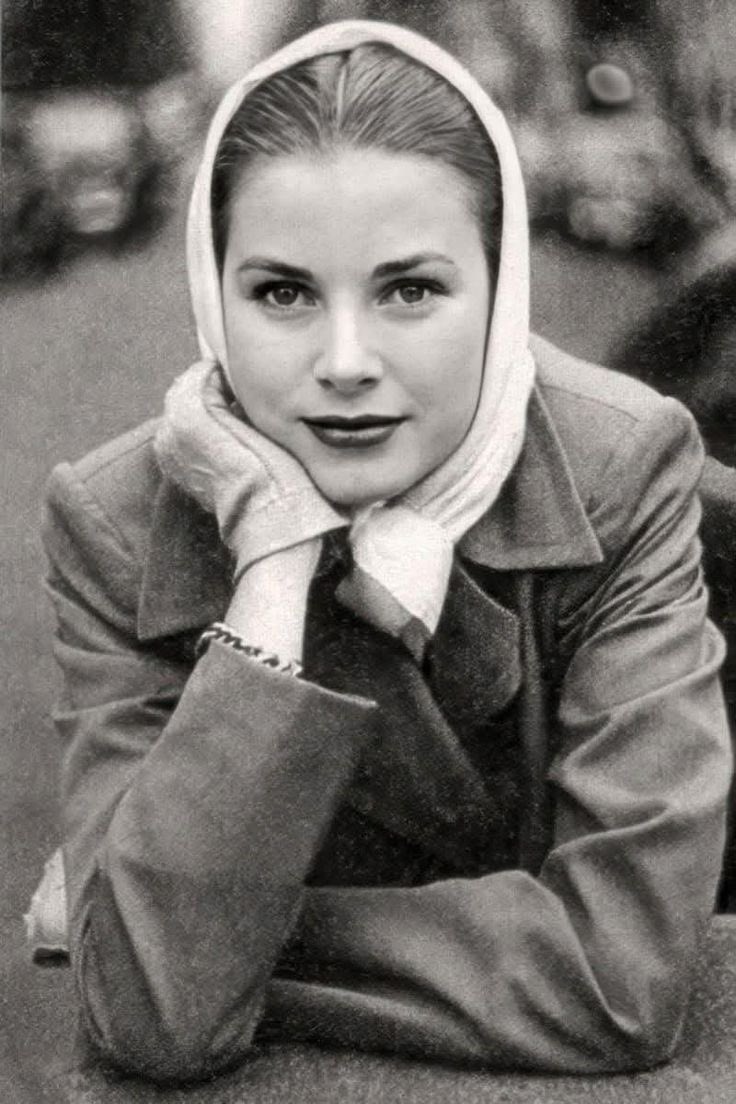 FlicksAnca's tweet photo. Thursday | Jueves

Grace Kelly, 1949 https://t.co/b7wkCDdlaE