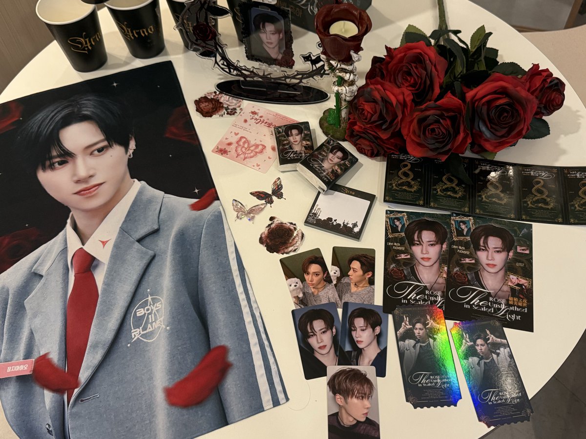 Limerence_0707_'s tweet image. 내일 오후 2시에 시작해용~

♥︎ 감탄커피
（서울 강남 테헤란로 522 홍우빌딩 지하1층）

♥︎ HASHTAG :
#벗은_장미_빛나는_비늘
#TheRoseUnsheathed

#张家豪 #ARNO #아르노 #アルノ 
#ALPHADRIVEONE #ALD1
#알파드라이브원